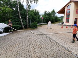 Besuch der KiTa bei der FF Plech